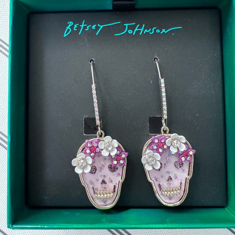 💀 🌸 Betsey Johnson Skull Earrings